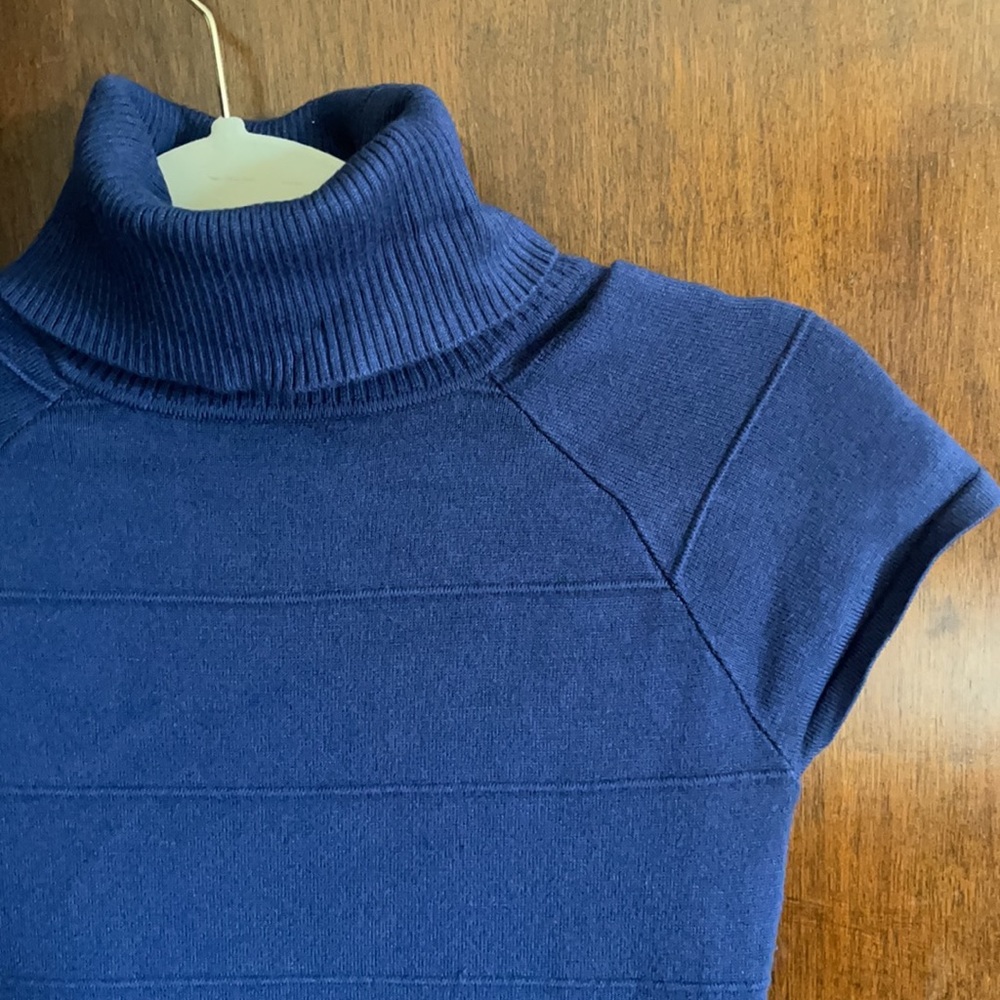 Short sleeve turtleneck